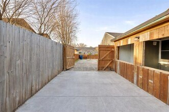 312 Halsey St in Dallas, TX - Building Photo - Building Photo