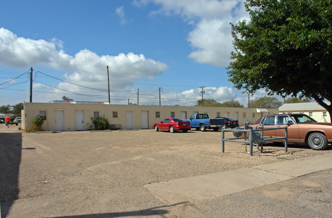 7315 19th St in Lubbock, TX - Foto de edificio - Building Photo