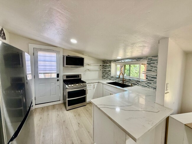 1749 Skyline Dr in Lemon Grove, CA - Building Photo - Building Photo