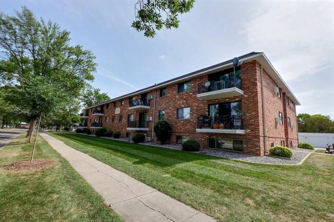 Martha Alice in Fargo, ND - Foto de edificio - Building Photo