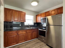 5661 SW 36th Ct in Davie, FL - Building Photo