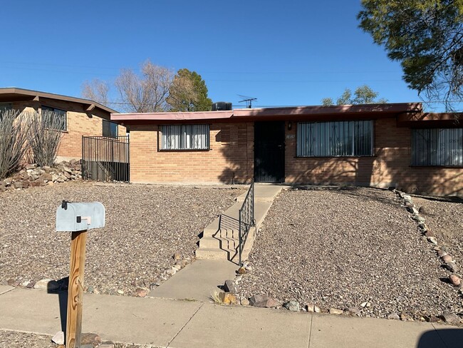 1808 W Caravelle Rd in Tucson, AZ - Building Photo - Building Photo