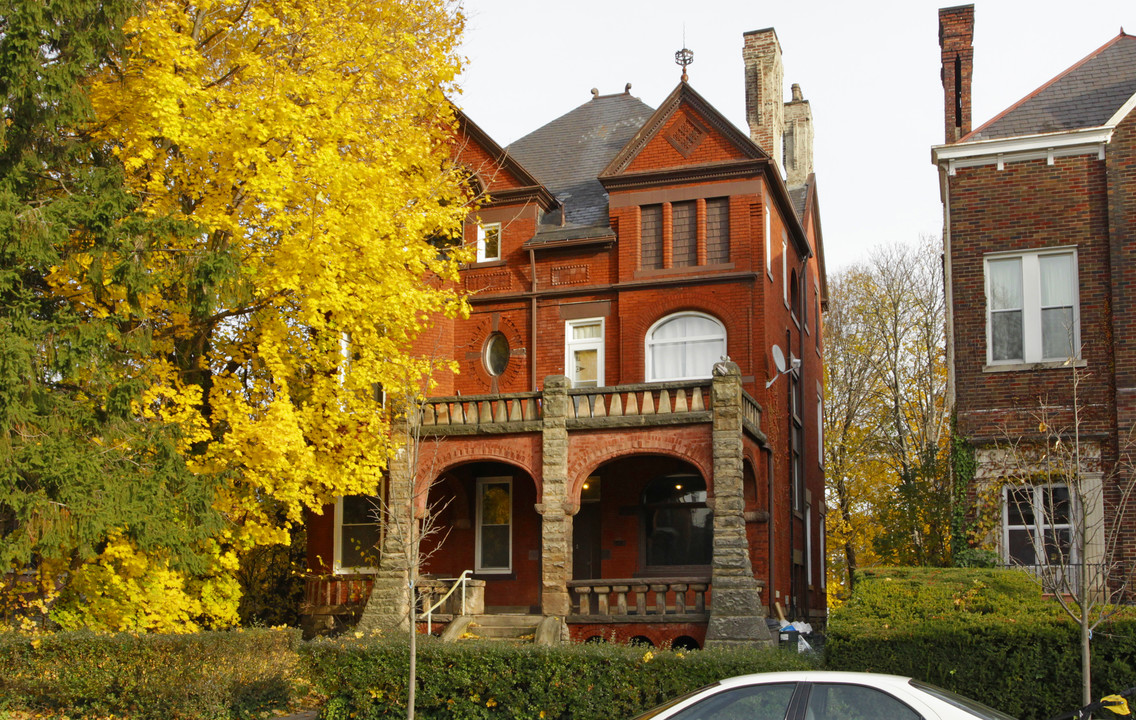 812 N Highland Ave in Pittsburgh, PA - Building Photo