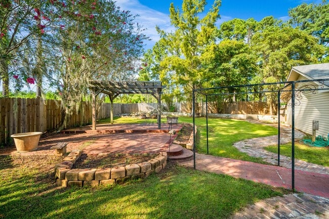 139 Nantachie Dam in Montgomery, LA - Building Photo - Building Photo