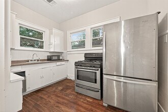 1603 Branard St in Houston, TX - Building Photo - Building Photo