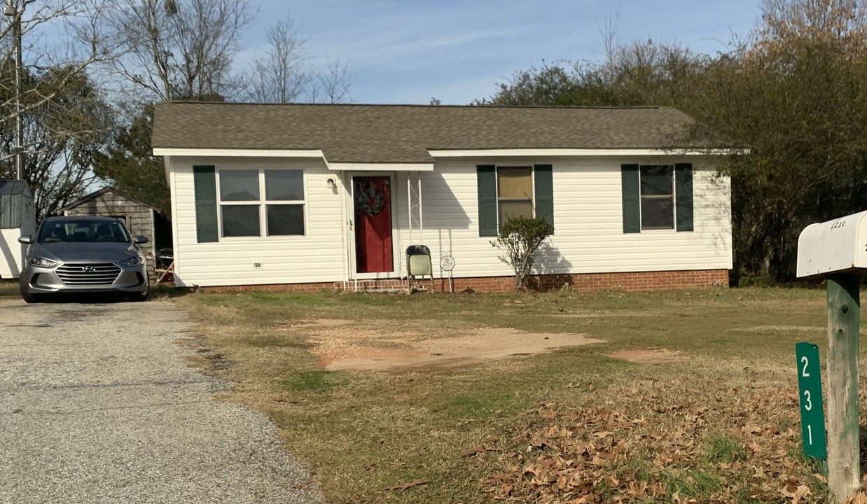 103 Wheatfield Dr in Greenwood, SC - Building Photo