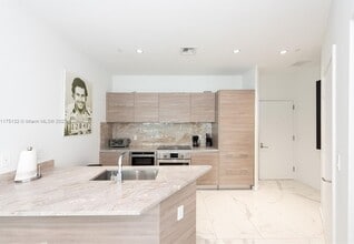 1300 S Miami Ave, Unit PH4909 in Miami, FL - Building Photo - Building Photo