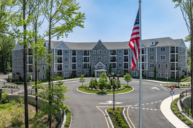 The Enclave 55+ in Old Bridge, NJ - Foto de edificio - Building Photo