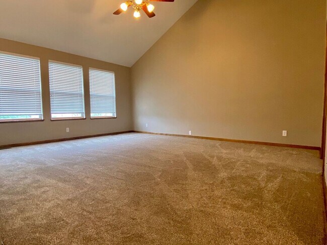 2300 Sumter Ct in Leavenworth, KS - Building Photo - Building Photo