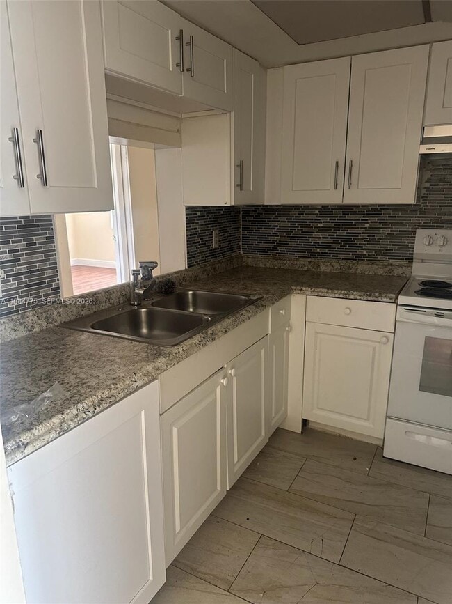 7779 Tam Oshanter Blvd in North Lauderdale, FL - Building Photo - Building Photo