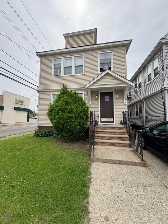 768 Forest St-Unit -2 in Kearny, NJ - Building Photo