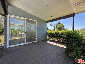3050 Knob Dr in Los Angeles, CA - Building Photo - Building Photo