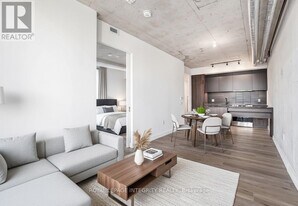 10 James St in Ottawa, ON - Building Photo