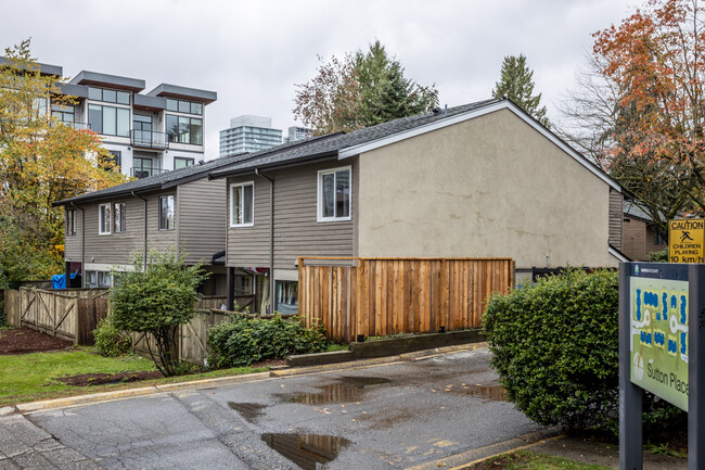 Sutton place in Surrey, BC - Building Photo - Building Photo