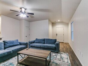 436 Chalk Hill Ct in Edmond, OK - Building Photo - Building Photo