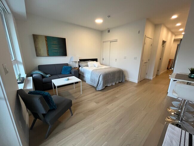 2450 Garden Dr in Vancouver, BC - Building Photo - Building Photo