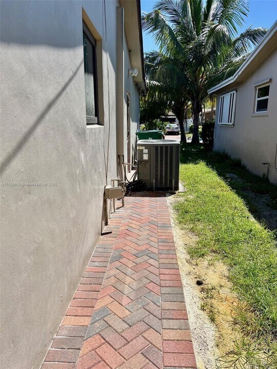7619 Dilido Blvd-Unit -Studio in Miramar, FL - Building Photo
