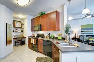 8309 Fannin St in Houston, TX - Building Photo