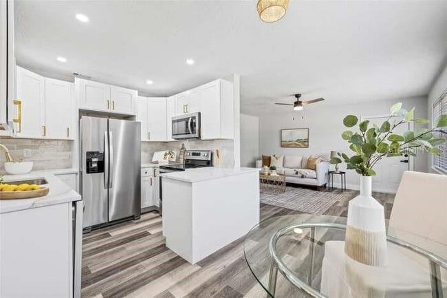 7335 10th Ave N in St. Petersburg, FL - Building Photo - Building Photo