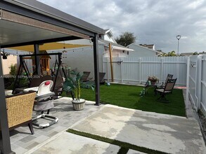 1041 SW 111th Ave in Pembroke Pines, FL - Building Photo - Building Photo