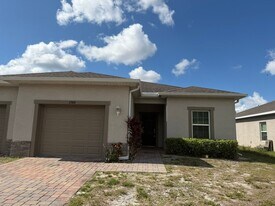 2304 NE 6th St in Cape Coral, FL - Building Photo