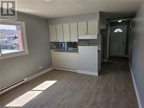 438 Hwy 8 in Hamilton, ON - Building Photo - Building Photo