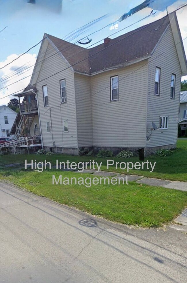 2 Russell St in Canisteo, NY - Foto de edificio - Building Photo