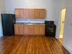 489 W Market St in York, PA - Building Photo