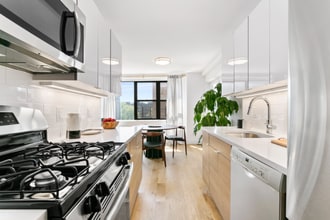 62-60-6299 99th St in Rego Park, NY - Foto de edificio - Building Photo