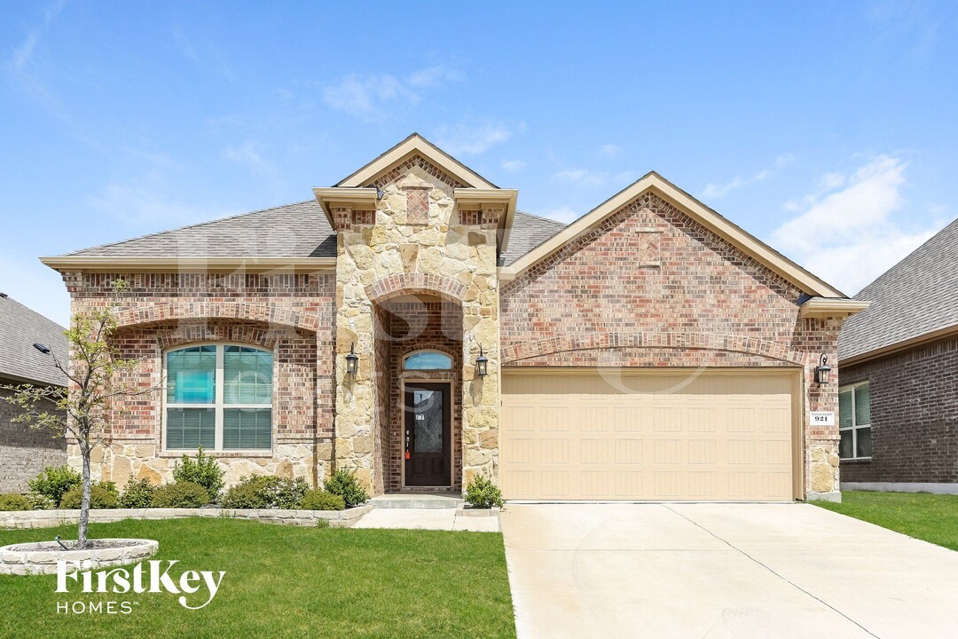 921 Lake Cypress Ln in Little Elm, TX - Building Photo