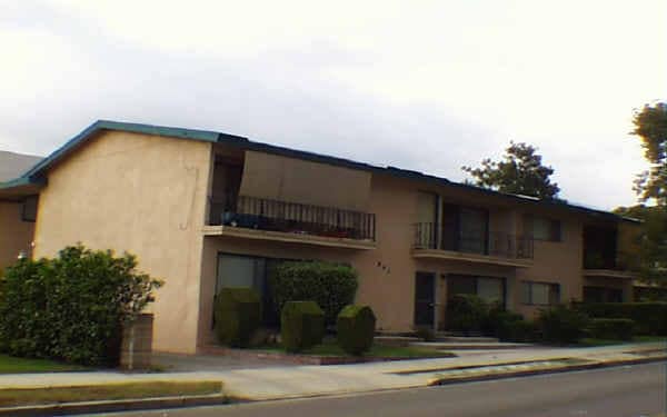 201 N Myrtle Ave in Monrovia, CA - Foto de edificio