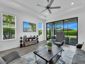 15169 Sacile Ct in Naples, FL - Foto de edificio - Building Photo