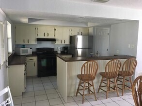 11485 W Dixie Shores Dr in Crystal River, FL - Building Photo - Building Photo