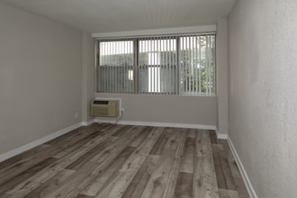 The Towers at Gateway City in St. Louis, MO - Foto de edificio - Building Photo