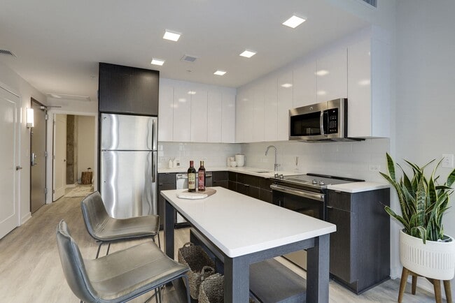1405 Point in Baltimore, MD - Foto de edificio - Building Photo