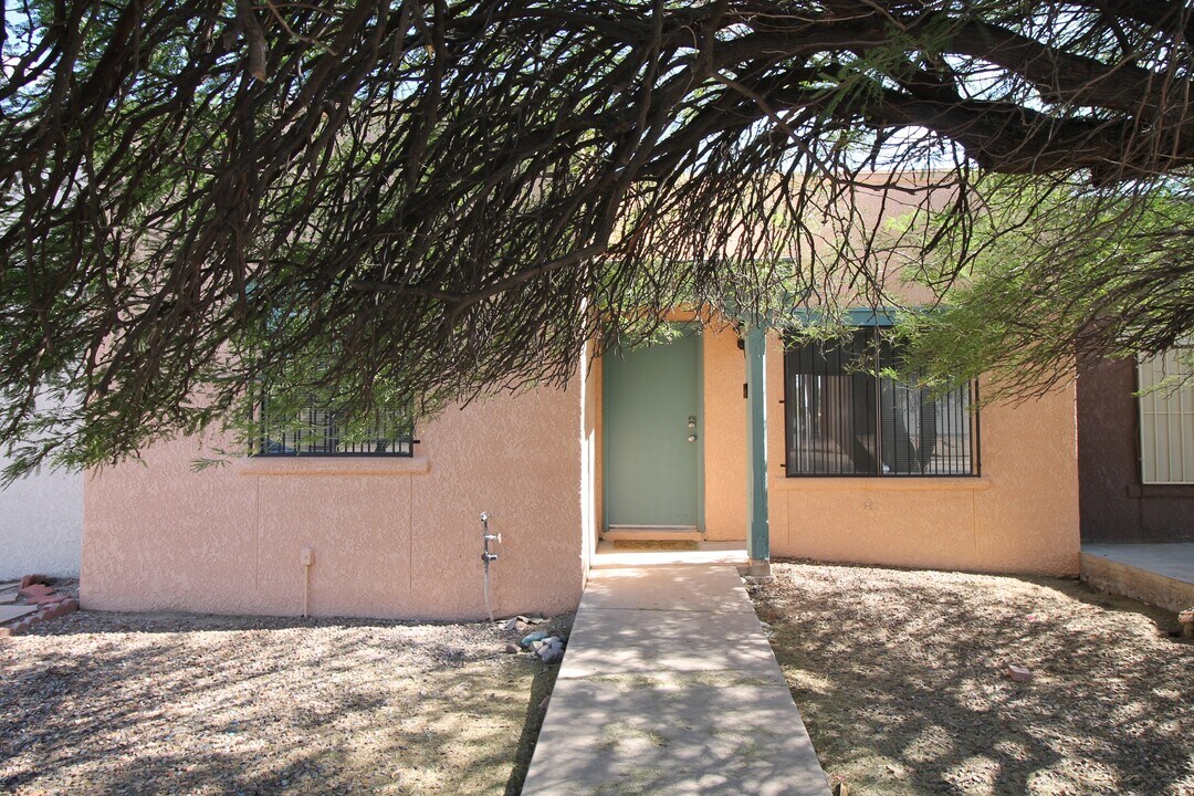 8838 E Arbor St in Tucson, AZ - Foto de edificio