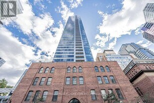 5 St Joseph St in Toronto, ON - Building Photo
