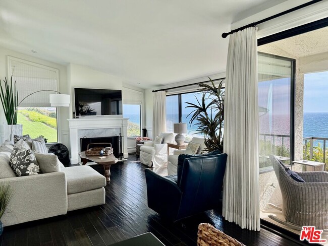 29700 Zuma Bay Way in Malibu, CA - Foto de edificio - Building Photo