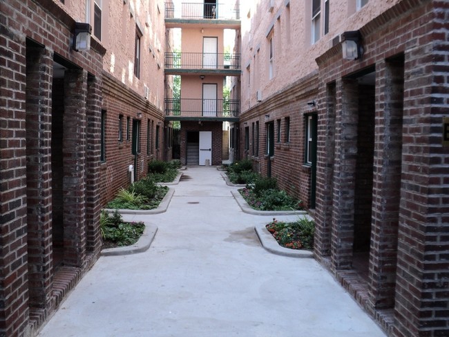 Spring Garden Court in Philadelphia, PA - Foto de edificio - Building Photo