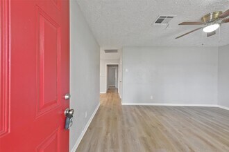 2803 22nd St in Dickinson, TX - Building Photo - Building Photo