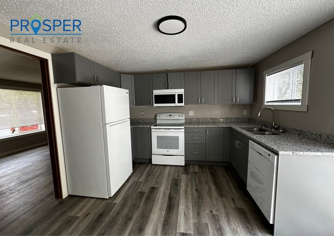 521 Cedar Dr N in Hudson, WI - Building Photo - Building Photo