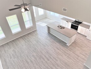 5945 Hopkins Dr in Providence Village, TX - Foto de edificio - Building Photo