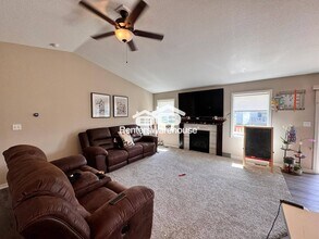 1200 Locust St in Waukee, IA - Building Photo - Building Photo