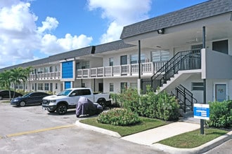 Vue on 67th in Davie, FL - Foto de edificio - Building Photo