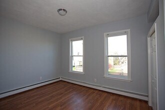 5 Munroe St in Somerville, MA - Building Photo - Building Photo