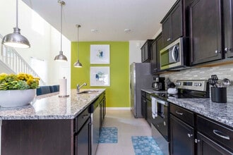 3413 Lilac Wy in Davenport, FL - Foto de edificio - Building Photo