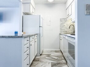 303 Atlantic Ave in Virginia Beach, VA - Building Photo - Building Photo