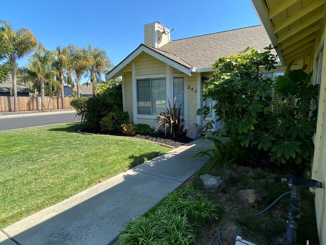 345 Kendrick Ln in Vacaville, CA - Building Photo - Building Photo