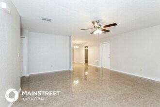 240 Grifford Dr in Kissimmee, FL - Foto de edificio - Building Photo