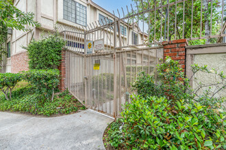 Balboa Townhomes in Van Nuys, CA - Building Photo - Building Photo